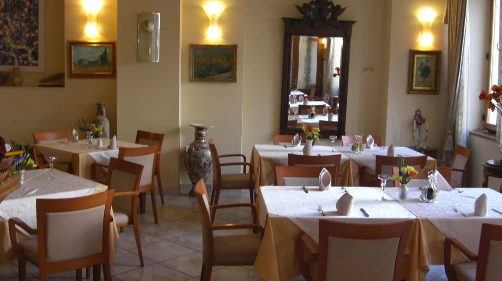 Hotel Peristil