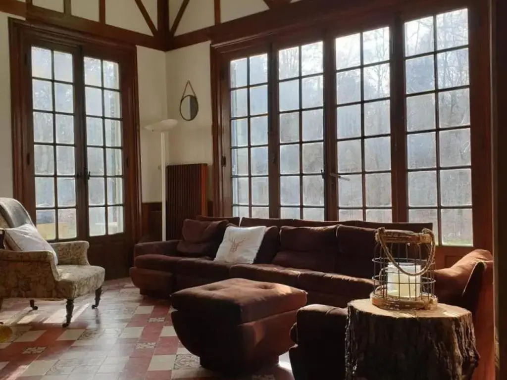Retraite Paisible au Cœur de la Forêt de Rambouillet avec Étang Privé et Charme Authentique - FR-1-527-8
