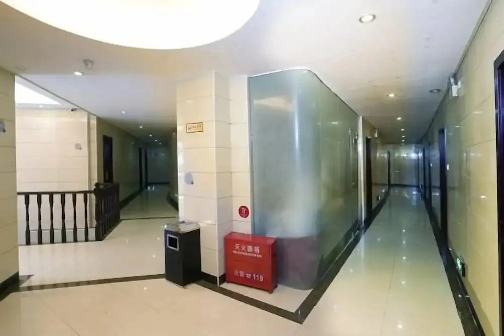 Yi Zhang Xianglong Hotel