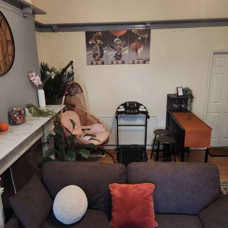 Charming Victorian Apartment in Central Wolverhampton