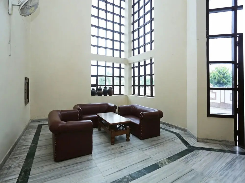 OYO 16906 Hotel Balsons