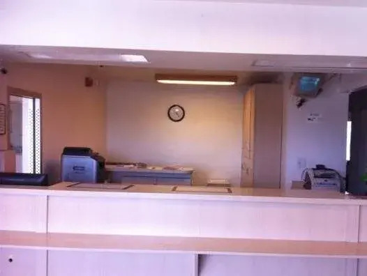 Hilltop Inn & Suites