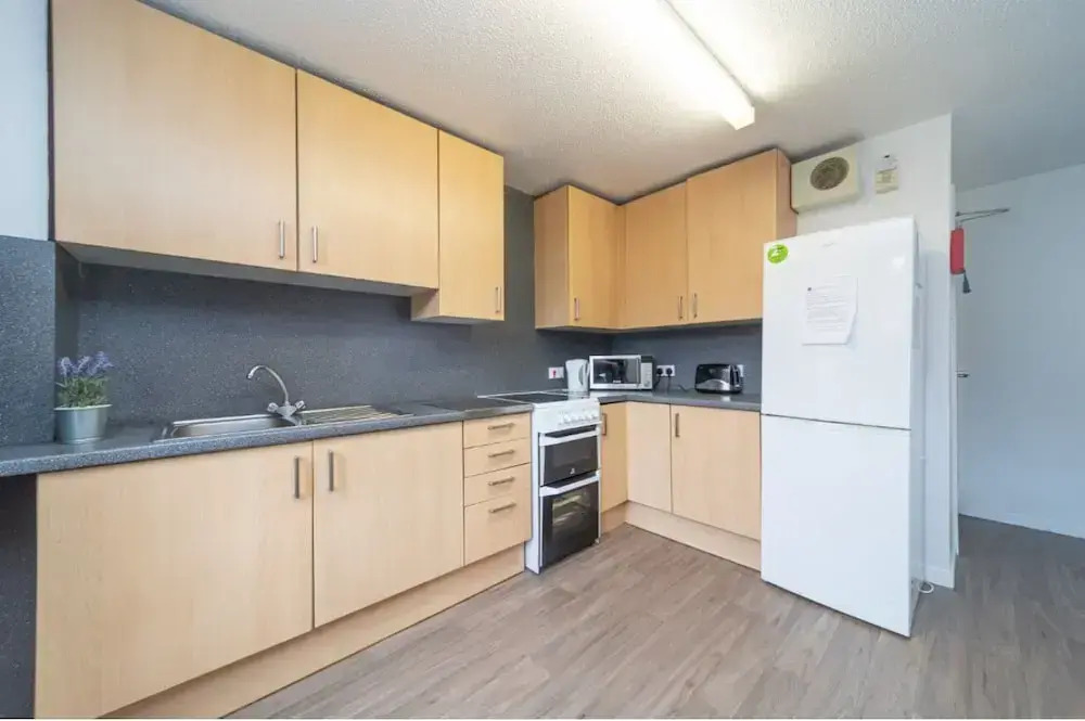 JOIVY Affordable 3,4,5 and 12 bed private flats next to Royal Mile