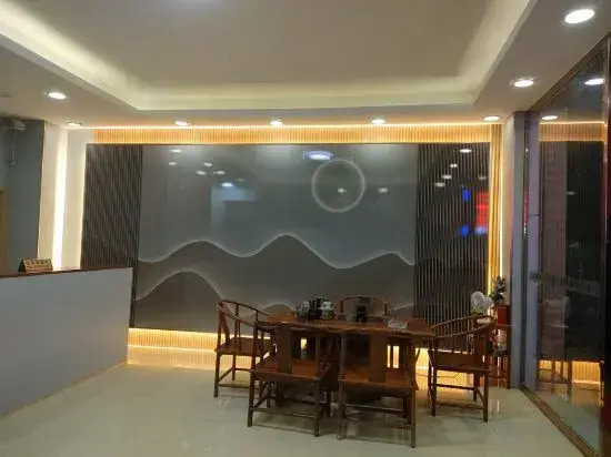 Dinghu Tiantian Business Hotel