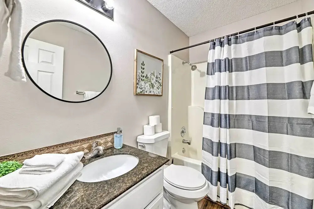 Fayetteville Home w/ Hot Tub ~ 3 Mi to U of A!