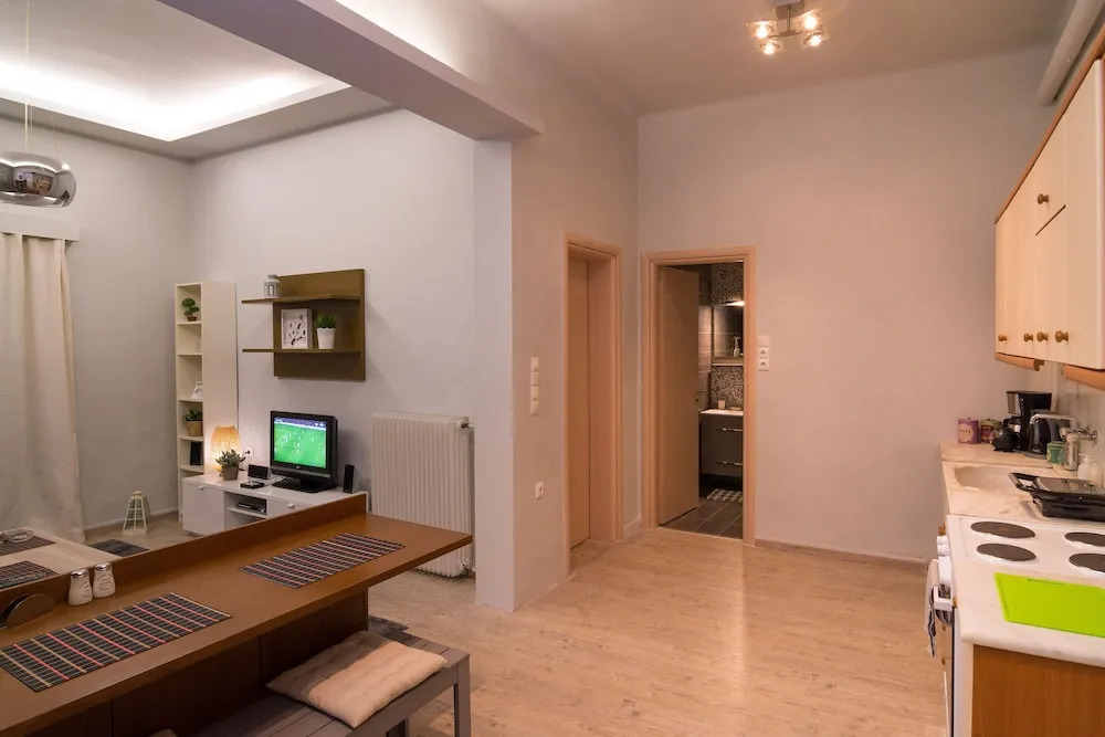 Beautiful Modern Aprt with 1BR in DT Athens