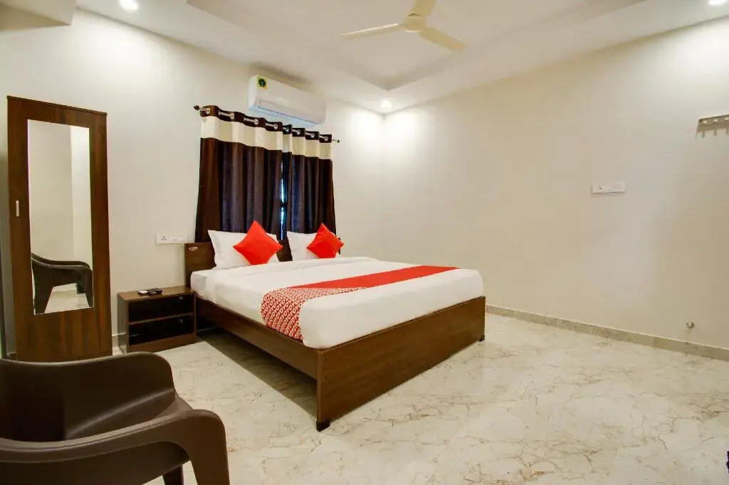 Lavish Suites by OYO Rooms