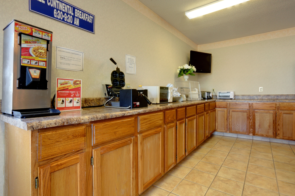 Americas Best Value Inn & Suites Macon at Eisenhower Pkwy