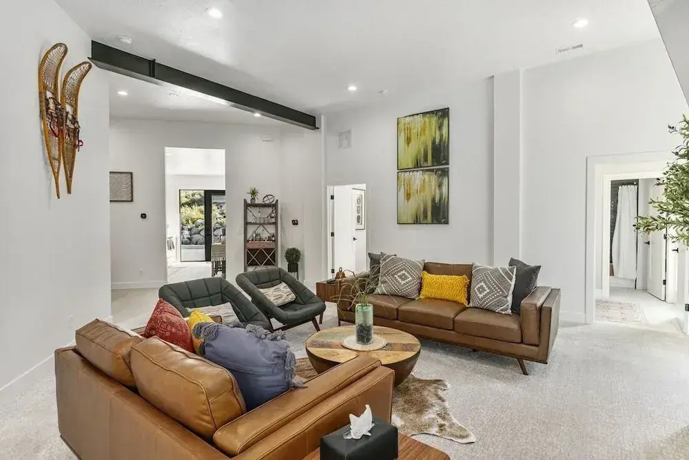9005B - Luxury Two Bedroom + Den 2 Home