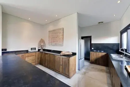 Phinisi Villas - Seminyak Beach