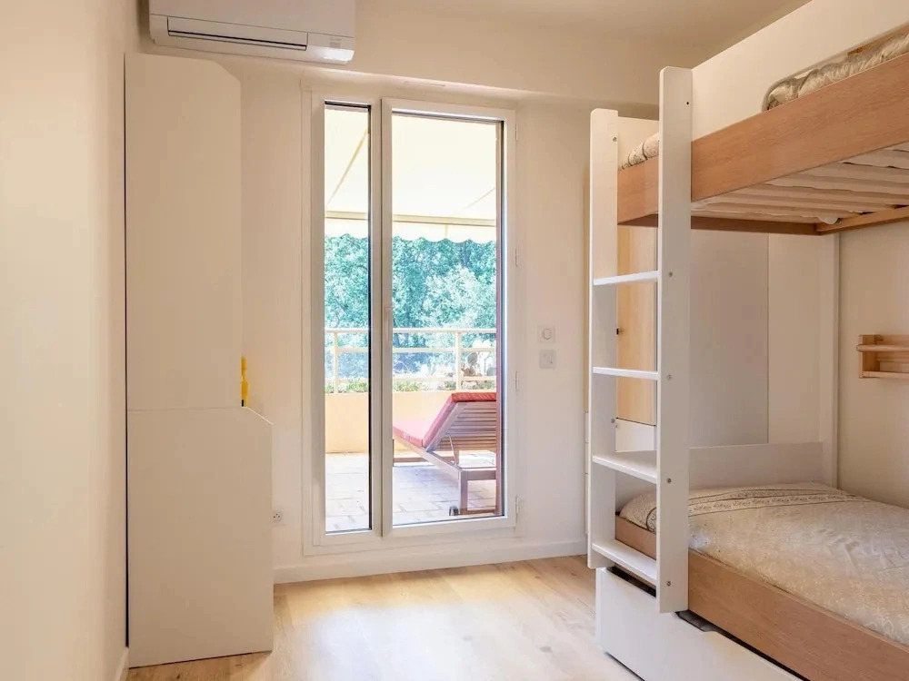 Sea-view Duplex for Family