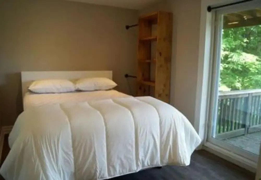 6 Bed Blue Mountain Chalet with Hot Tub 8