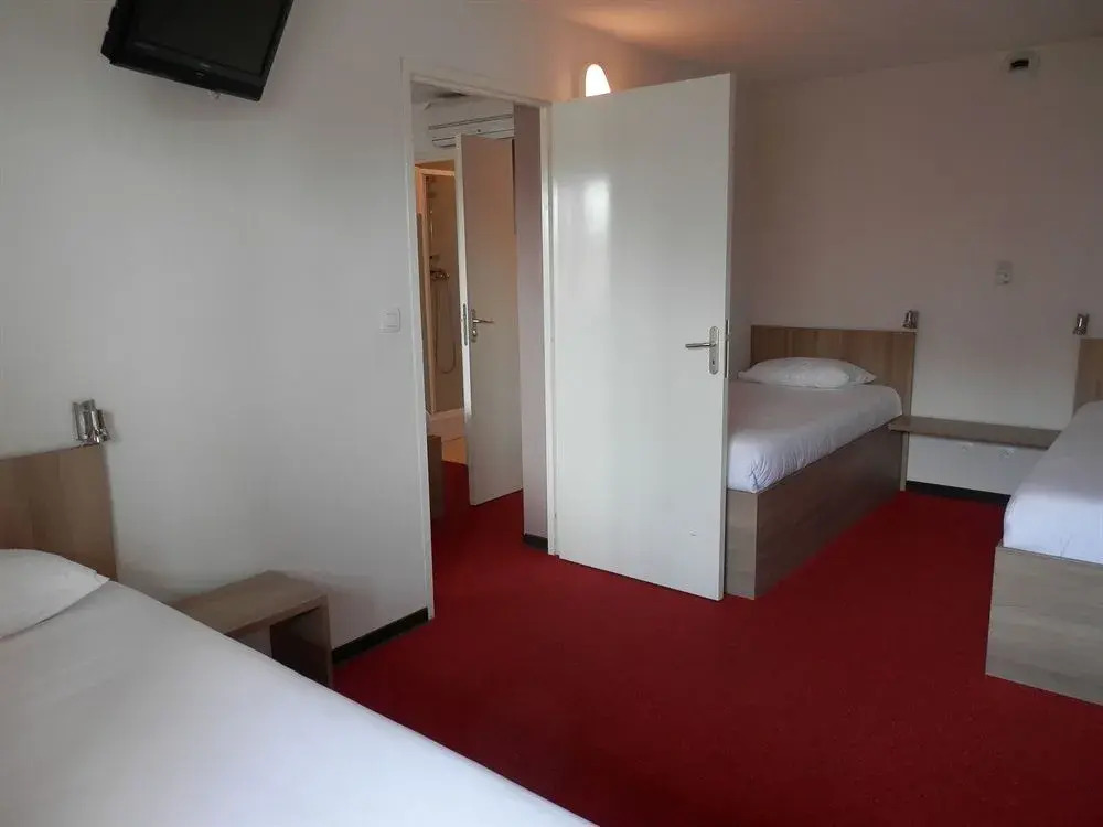 Ever Route 64 Brit Hotel Tarbes Ibos