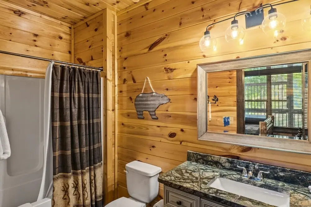 The Big Oak Lodge 16 Bedroom Home by Redawning