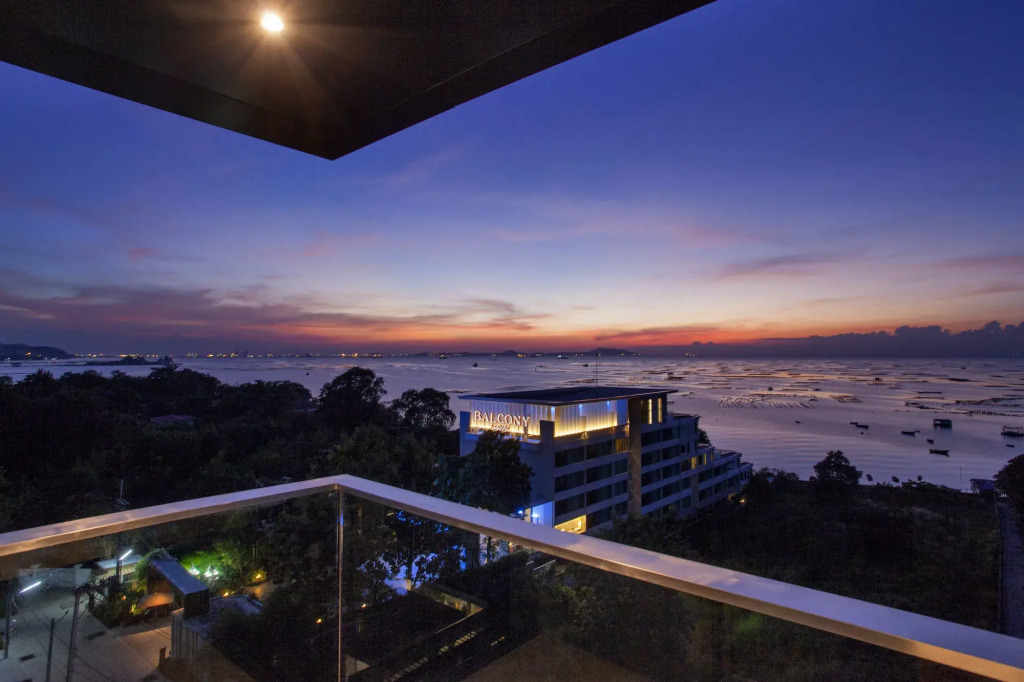 Balcony Seaside Sriracha Hotel & Serviced Apartments