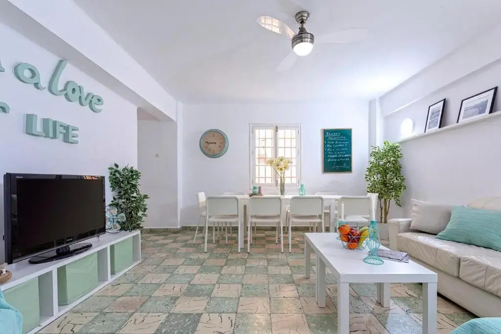 BIG FLAT IN CITY CENTER, UP To 12 PEOPLE
