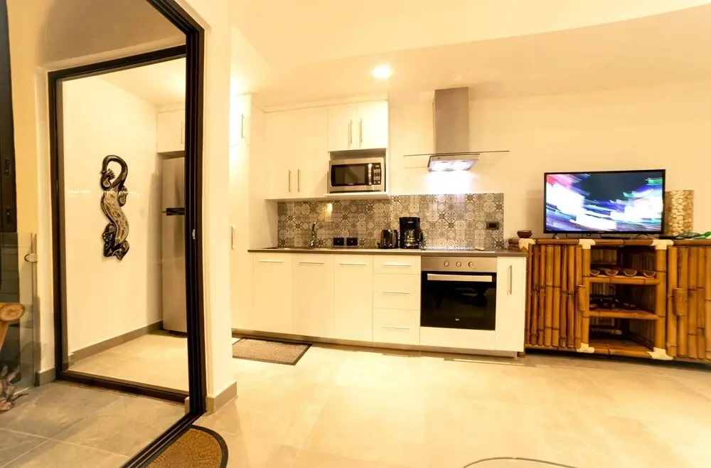 Beautiful Penthouse for 2 With Private Patio and Common Pool in the Building