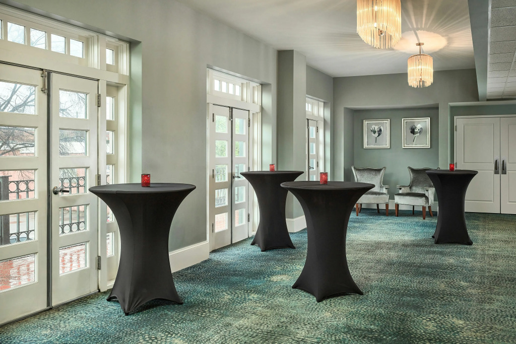 Redmont Hotel Birmingham - Curio Collection by Hilton