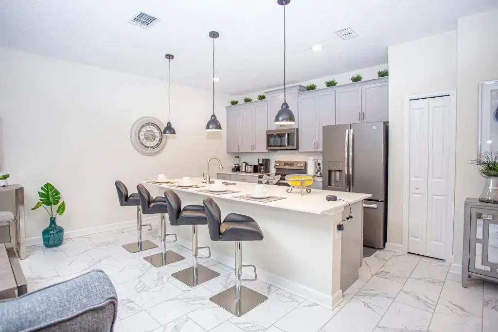 Marvelous 4 Bd w/ Pool Close to Disney 218
