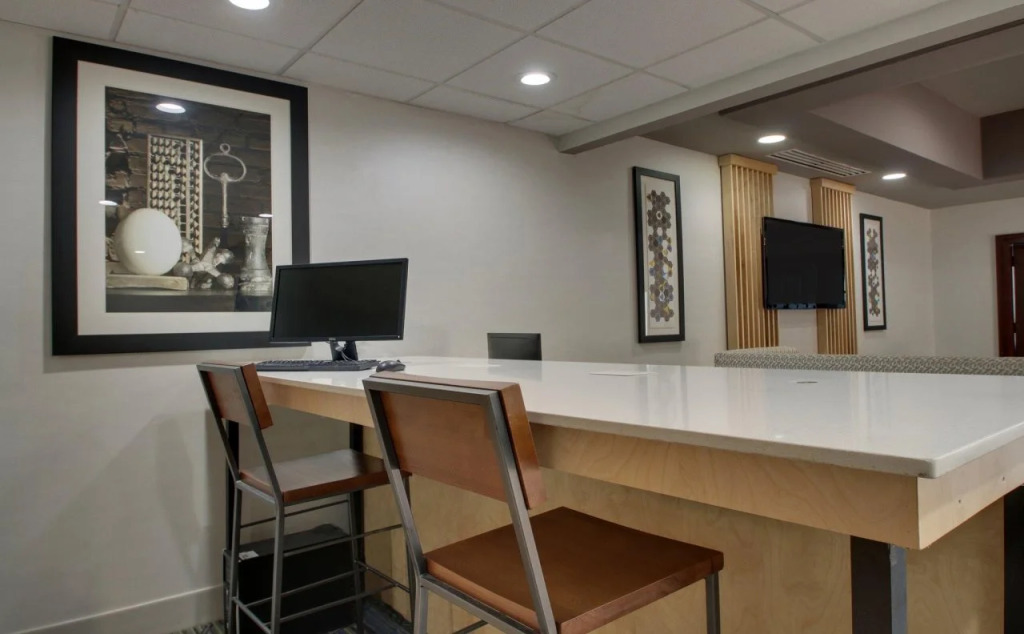 Holiday Inn Express Hotel & Suites Middleboro Raynham by IHG