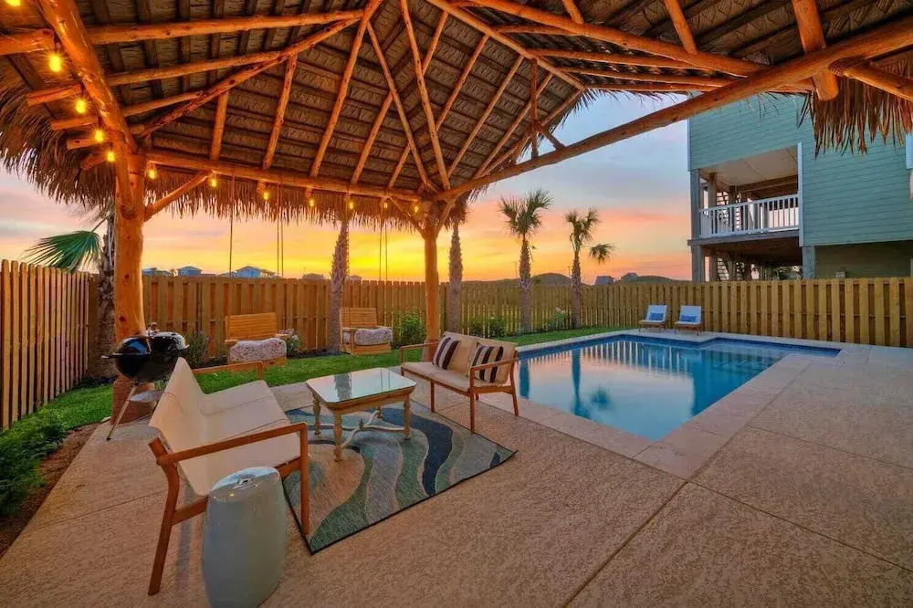 Beach Access Private Pool, Ping-pong, Firepit, Swings, & Views Tipsea Turtle