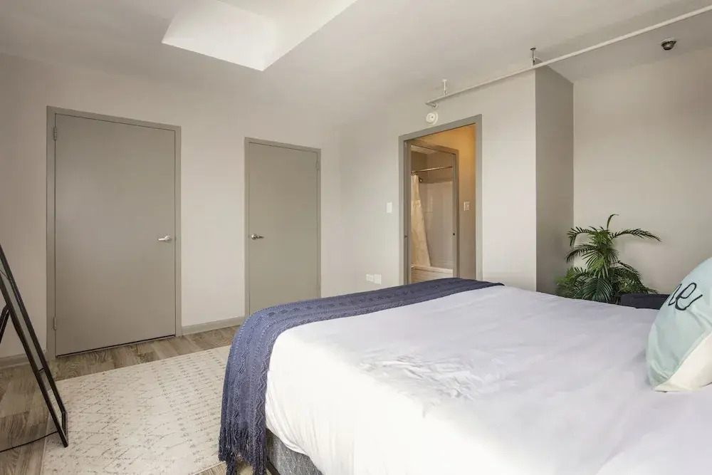 TWO Luxurious 1 BR CozySuites in Downtown Louisville
