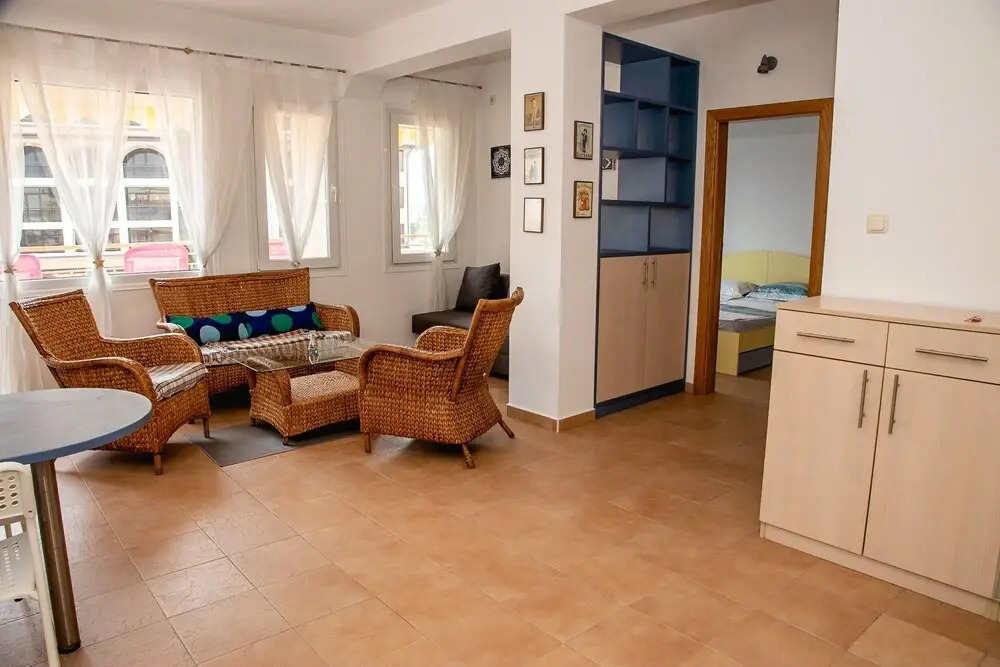 FM Premium 1-BDR Apartment with Parking - Azure Joy