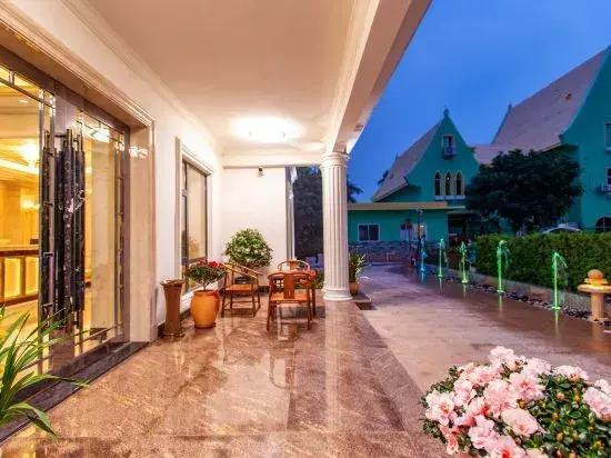 Deluxe Villa Boutique Hostel