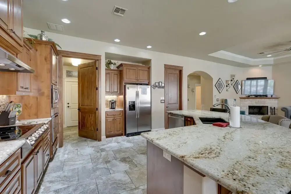 Home Theatre & Pool: Lake Havasu Retreat