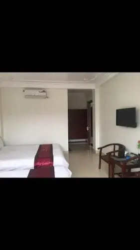 H ng NhAt Hotel