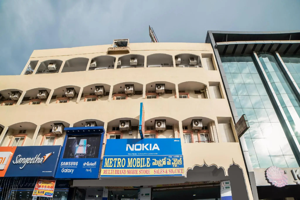 OYO 29087 Hotel Golden Pride