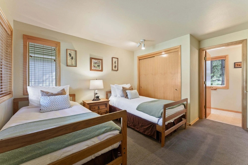 Sunriver Golf Views Hot Tub Escape