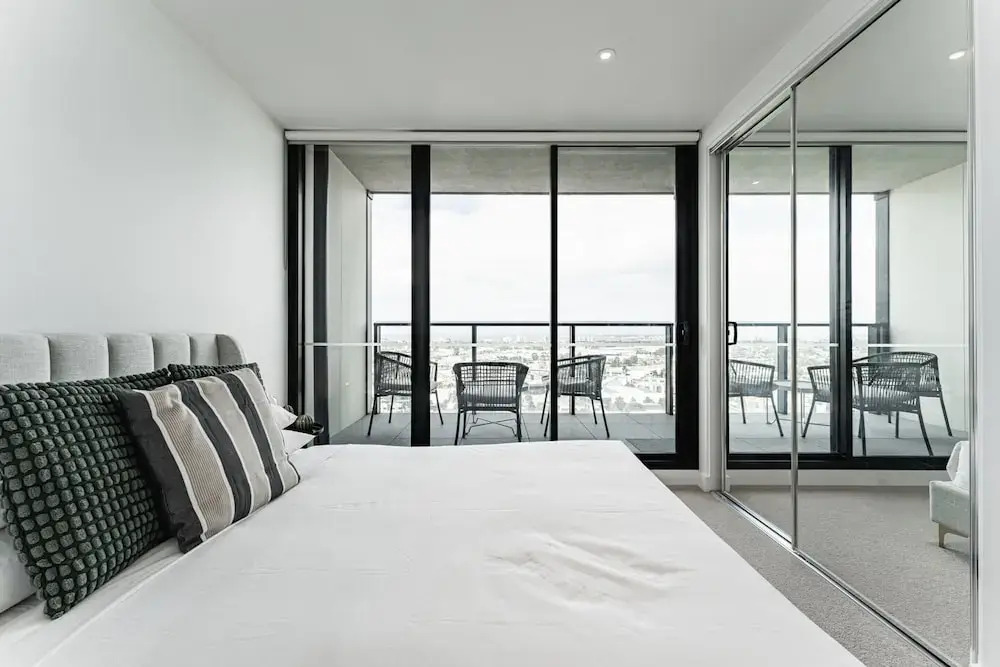 2-bed With Harbour Views & Outstanding Amenities