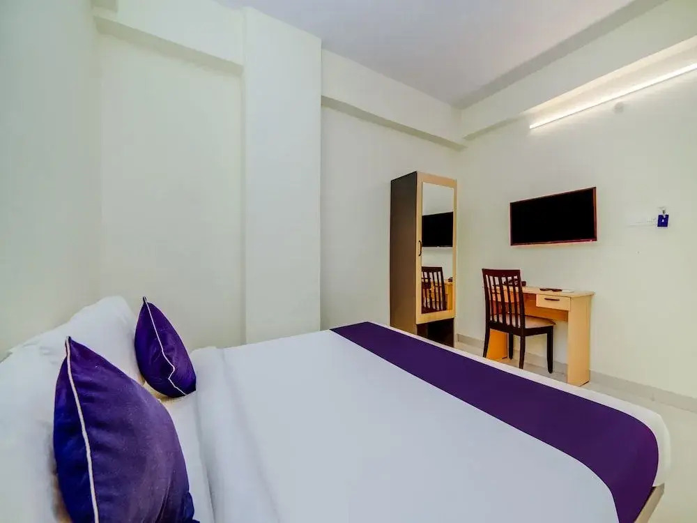 SilverKey Executive Stays 19907 Hafeezpet