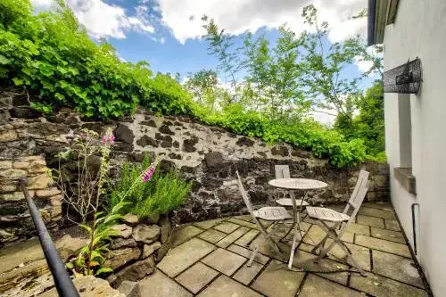 Rockhouse: Historic Gem - Photographer's Studio