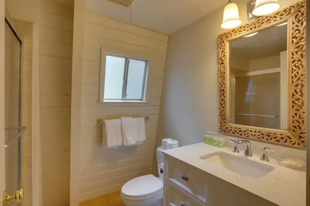 Near Skiing & Hiking: Carnelian Bay Cabin