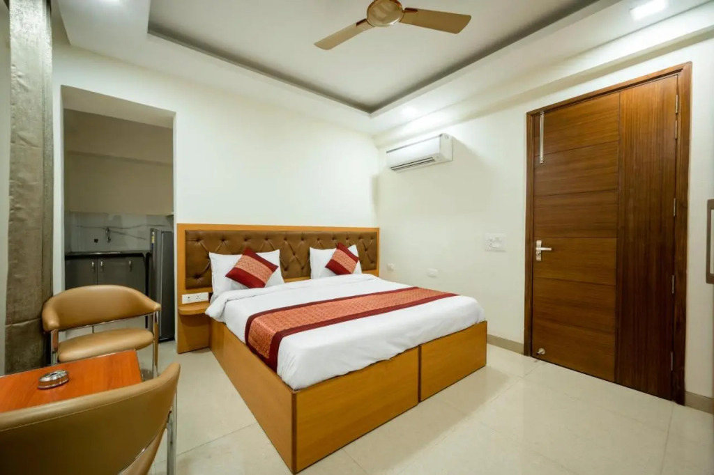 The Palms Inn I Near Medanta Medicity I Sec-38