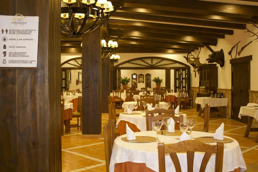 Albenzaire Hotel Asador