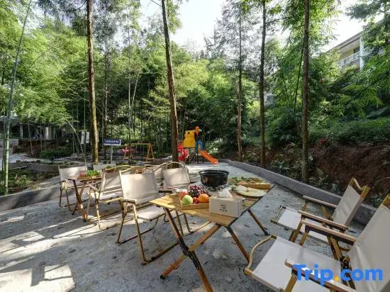 Linxijian Homestay (Bifengxia Scenic Area)