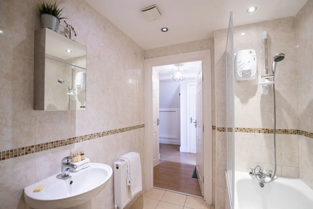 Velvet 2-bedroom Apartment Clock House - Hoddesdon