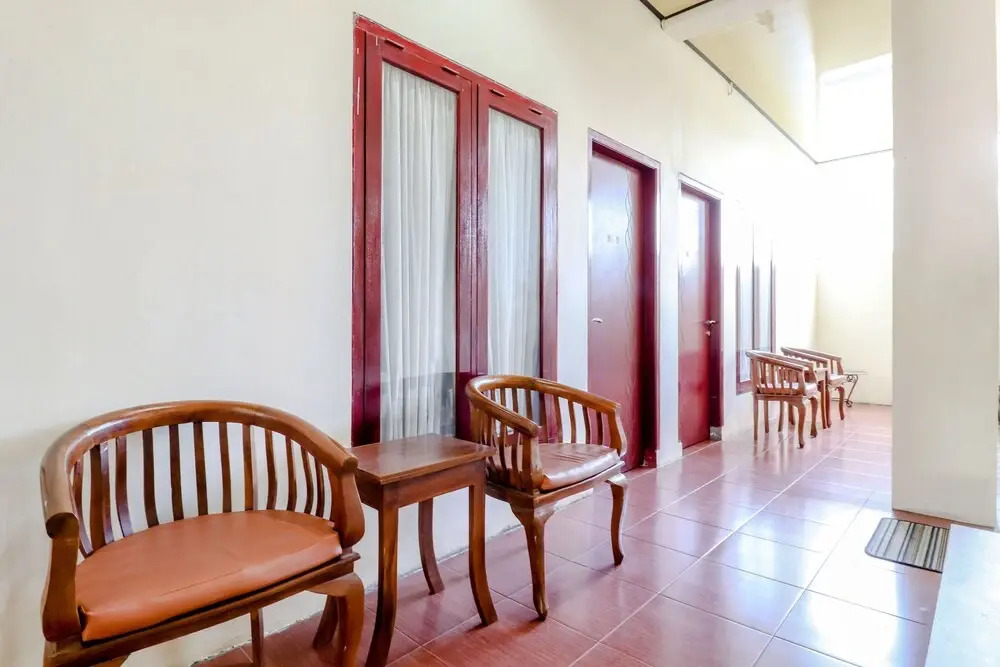 Urbanview Hotel Ling near Jawa Timur Park 2