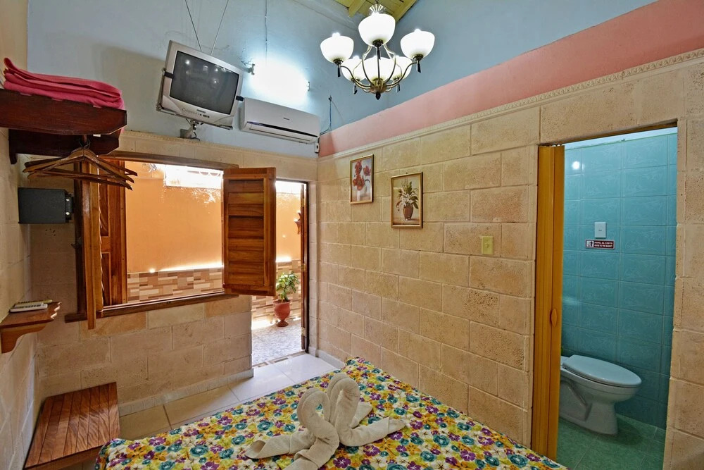 Cadena Hostal Roberto Carlos