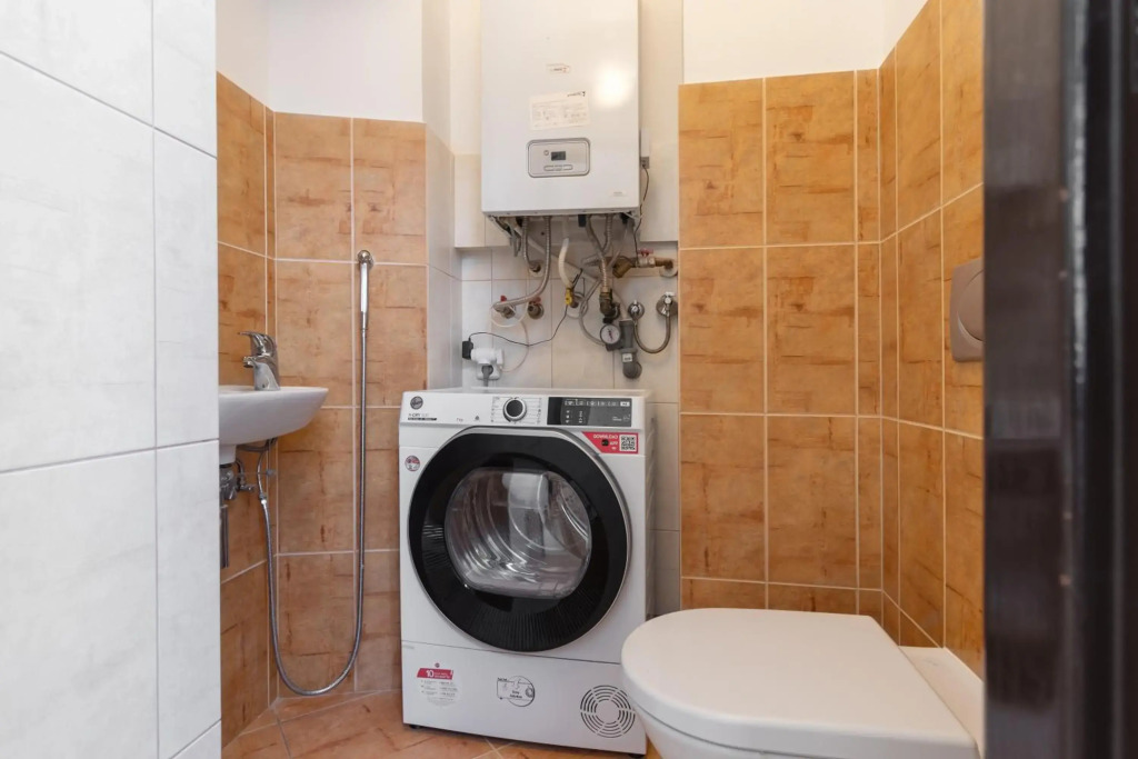 Exclusive Old Town Suites with City Views & AC by EasyBNB Premium