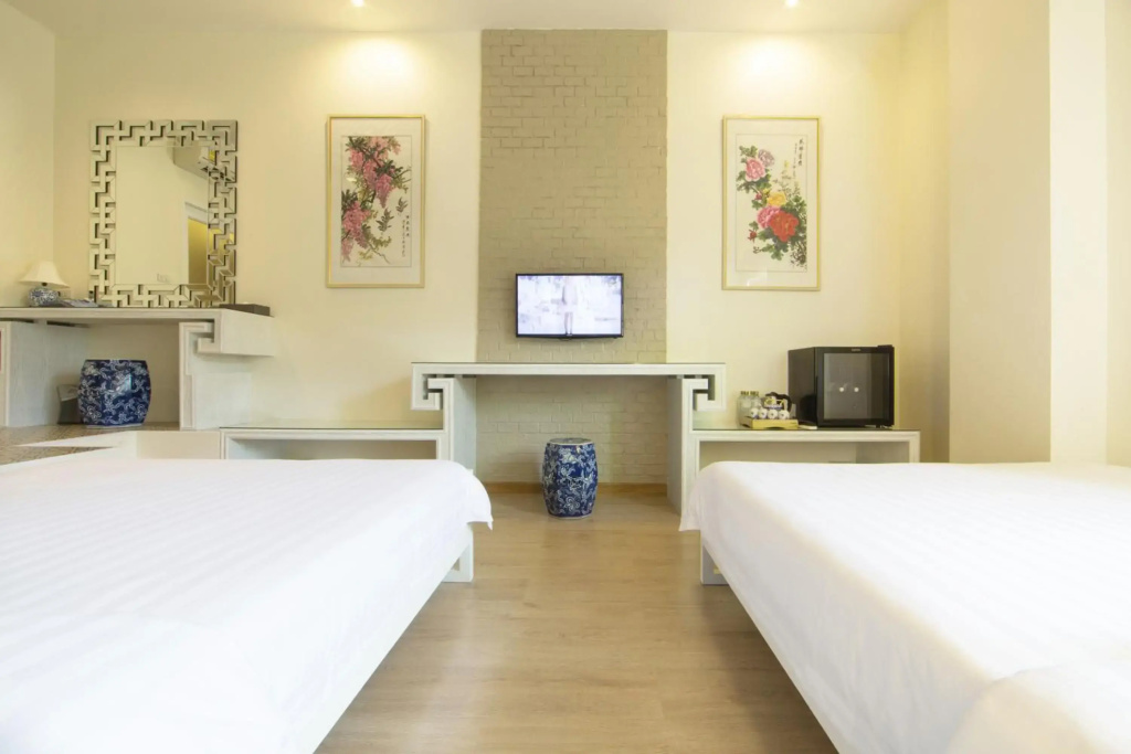 Onya Phuket Hotel