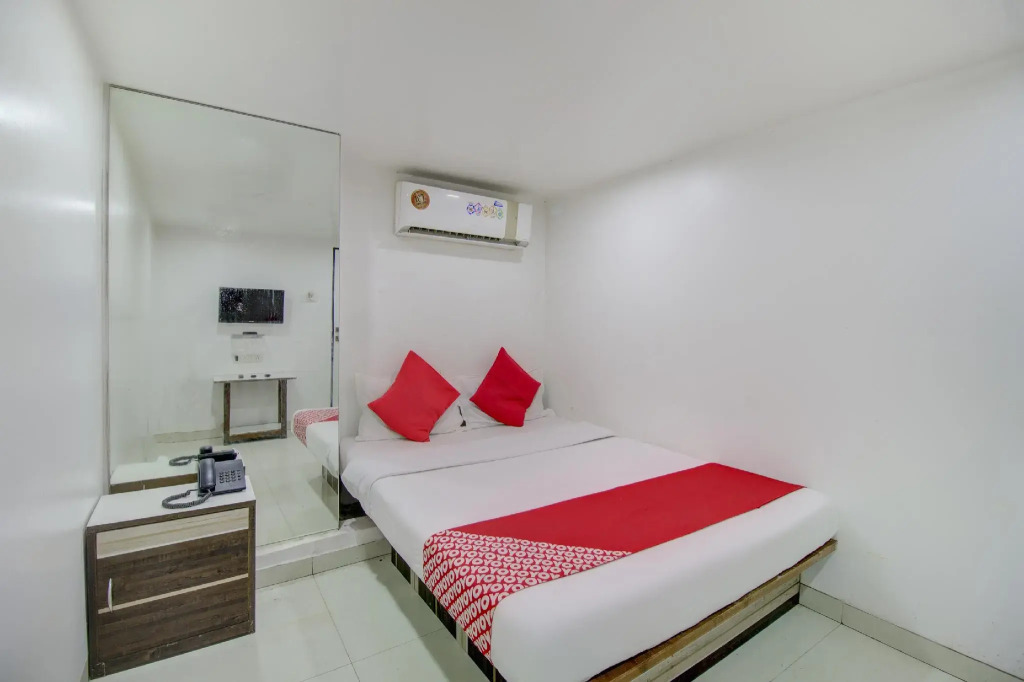 OYO 75262 Hotel Blue Light