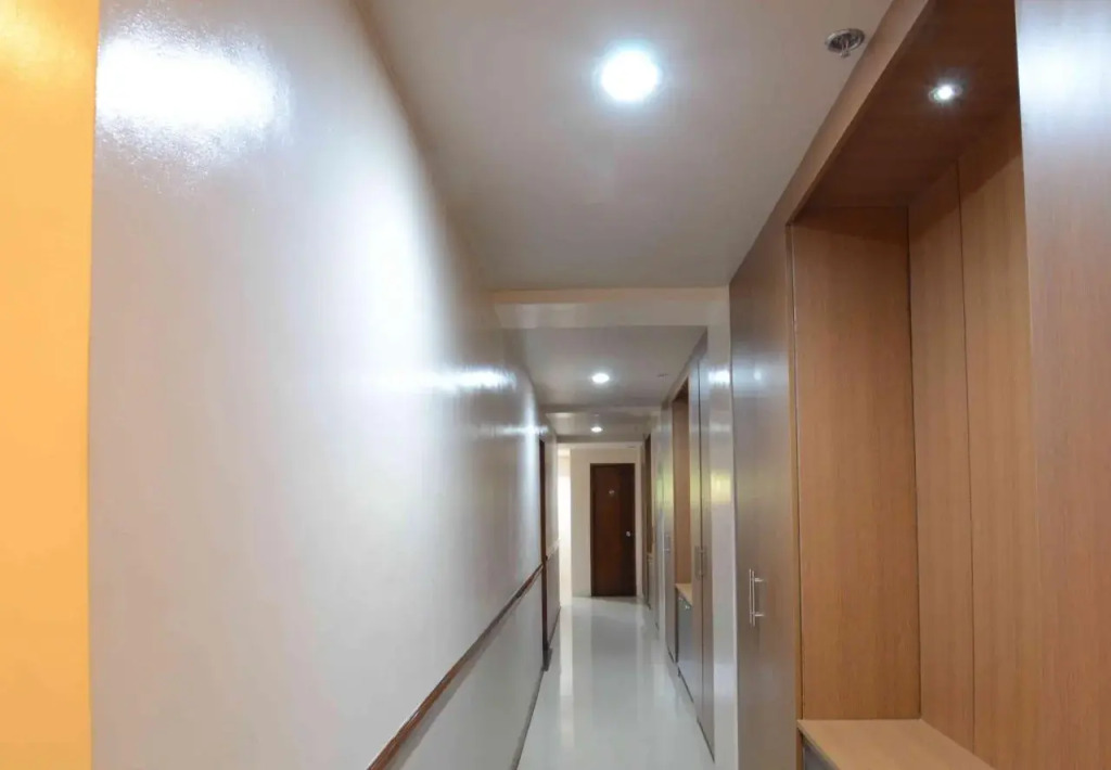 GraceHill EconoSuites Hotel
