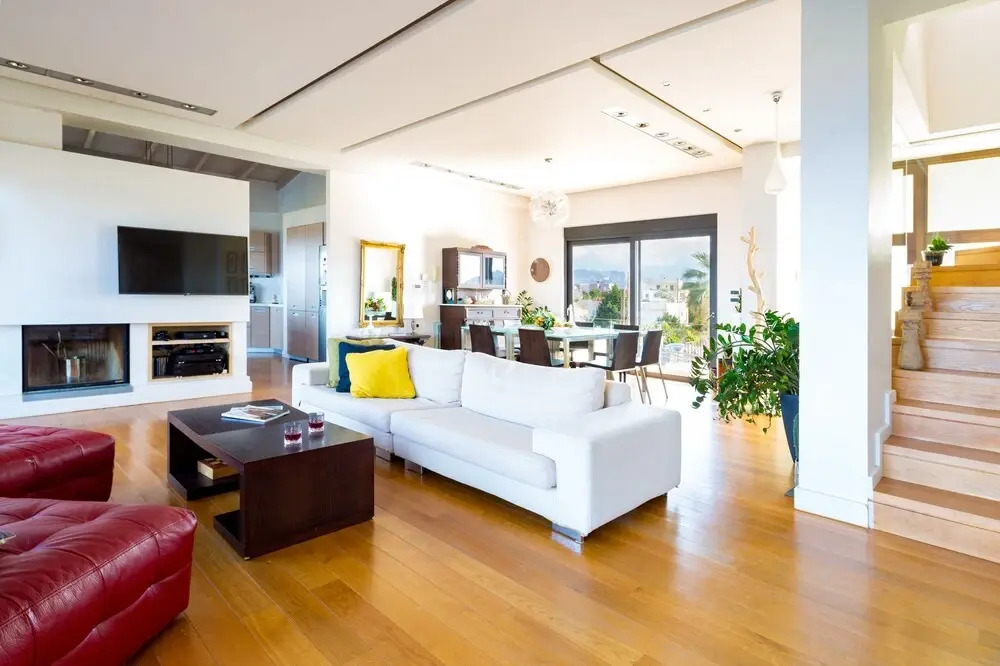 Mountainside Villa w Pool gym 500m to the Beach