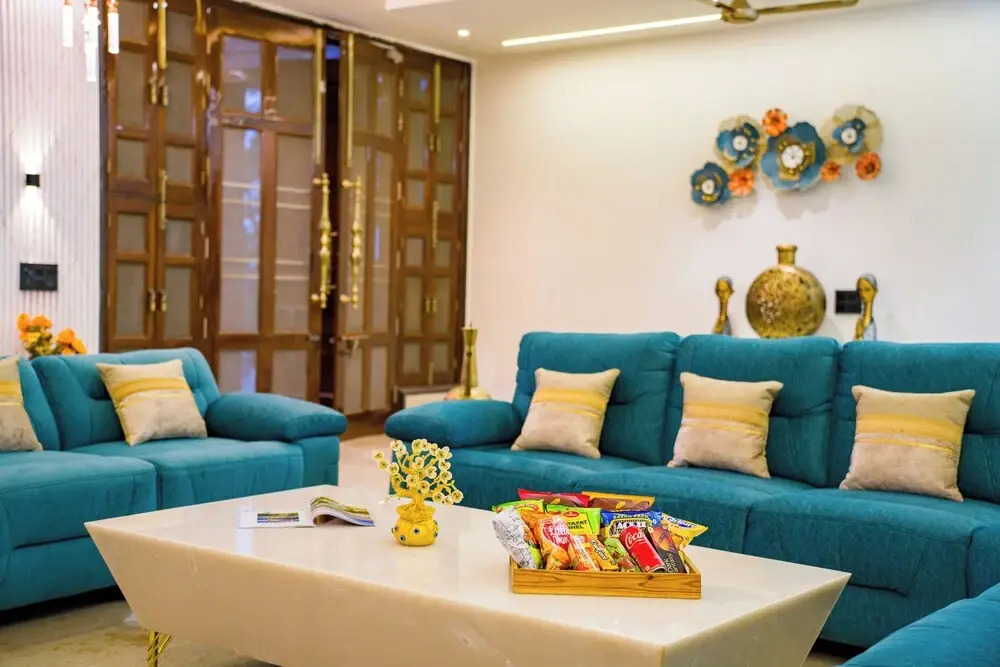 ELIVAAS Ivory Estate Pet-friendly Farm