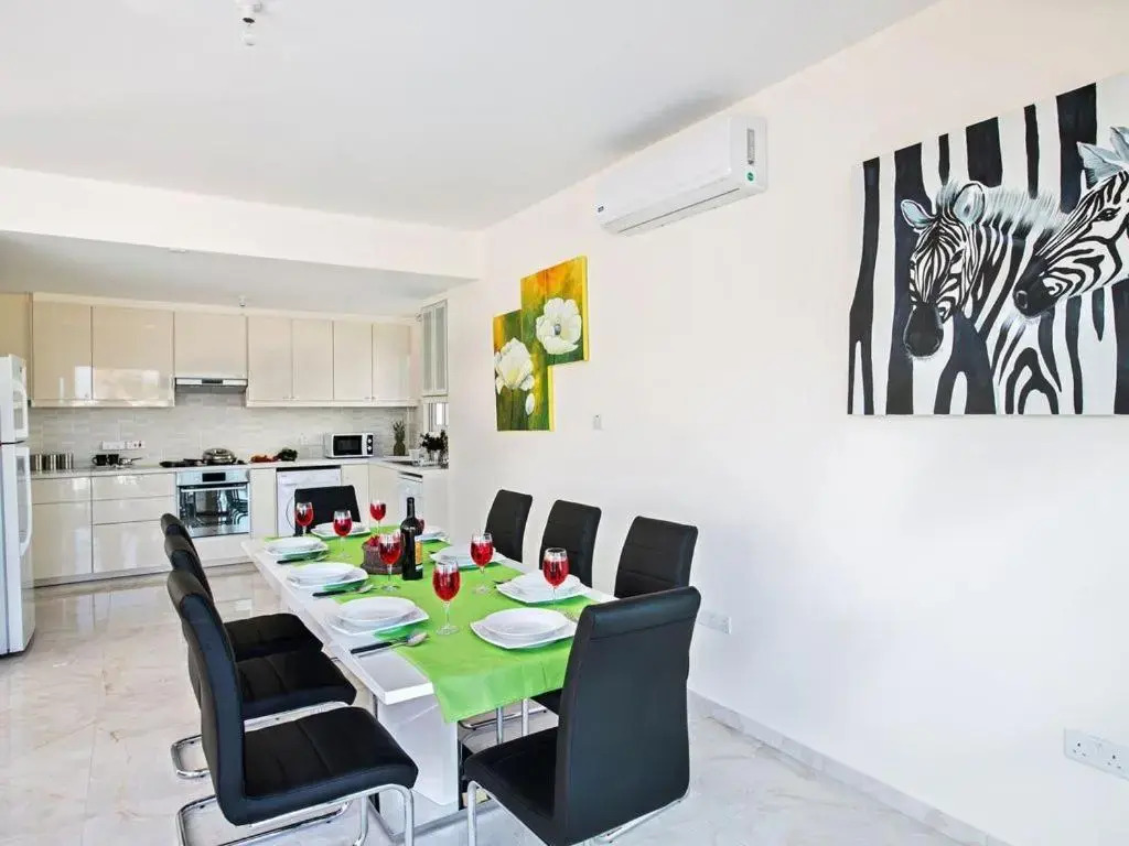 Villa Mesogi Seafront, Stunning 4Bdr Fontline Protaras