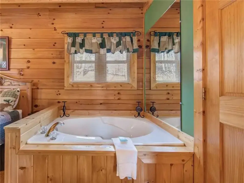 Dew South 2 Bedroom Home with Hot Tub